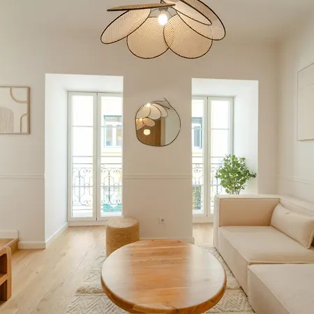 Newly Renovated 2br With Ac & Terrace | By Airnest
