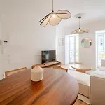Newly Renovated 2br With Ac & Terrace | By Airnest Lissabon
