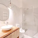 Apartment Newly Renovated 2br With Ac & Terrace | By Airnest Lissabon