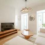 Newly Renovated 2br With Ac & Terrace | By Airnest Apartment