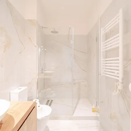 Апартаменти Newly Renovated 2br With Ac & Terrace | By Airnest