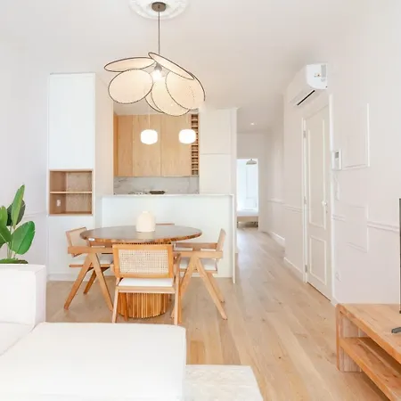 Апартаменти Newly Renovated 2br With Ac & Terrace | By Airnest *