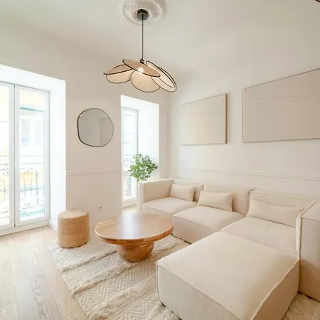 Newly Renovated 2br With Ac & Terrace | By Airnest *