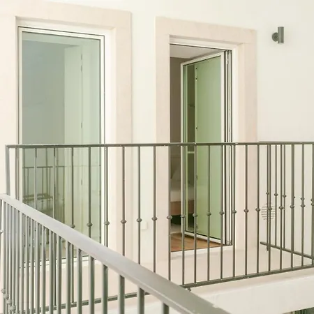 Newly Renovated 2br With Ac & Terrace | By Airnest *