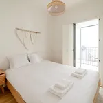 Newly Renovated 2br With Ac & Terrace | By Airnest * Lizbona