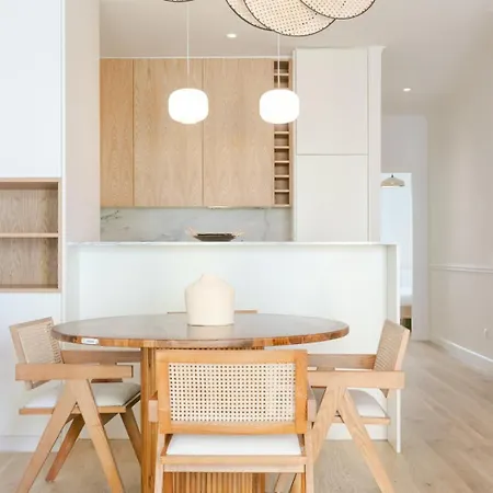 Newly Renovated 2br With Ac & Terrace | By Airnest Apartman Lisboa