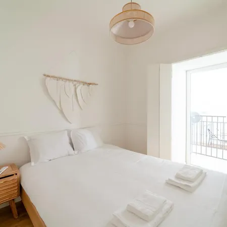 Newly Renovated 2br With Ac & Terrace | By Airnest *