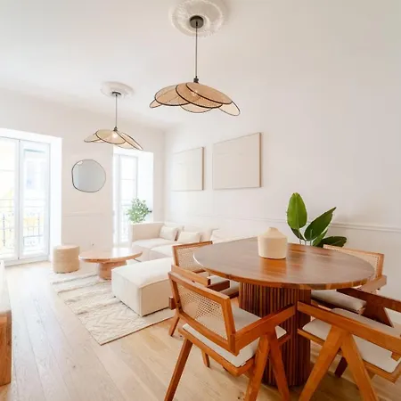 Newly Renovated 2br With Ac & Terrace | By Airnest