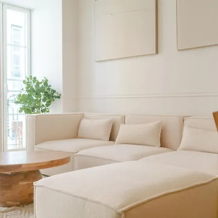 Newly Renovated 2br With Ac & Terrace | By Airnest * Lisboa